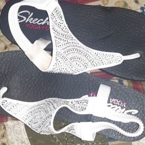 Skechers yoga foam sandals white and size 9.